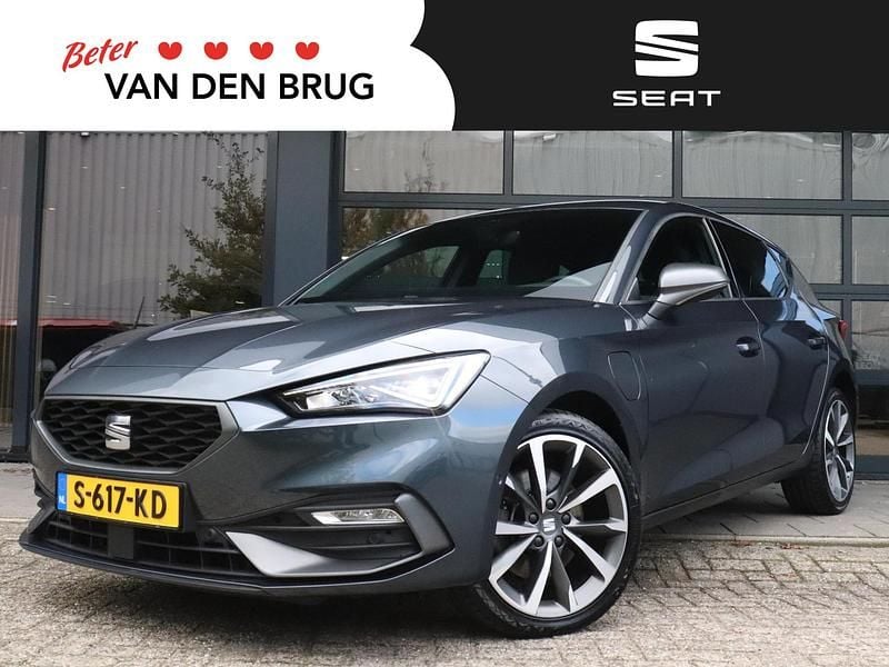 Grijs Gebruikt 2020 Seat Leon FR Hatchback | € 22.695 (Iets duurder) - Afbeelding 1/4