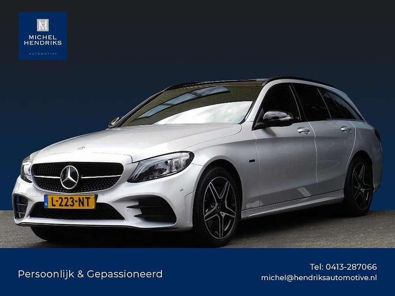 Grijs Gebruikt 2021 Mercedes C300e AMG Stationwagen | € 29.750 (Eerlijke prijs) - Afbeelding 1/4