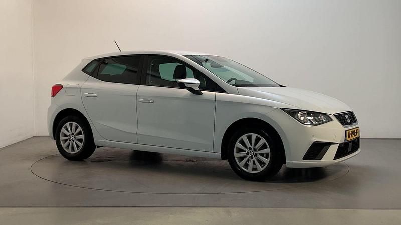 Wit Occasion 2020 Seat Ibiza Business Hatchback | € 13.245 (Goede deal) - Afbeelding 1/4