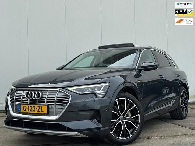 Grijs Gebruikt 2019 Audi e-tron SUV | € 23.445 (Goede deal) - Afbeelding 1/4