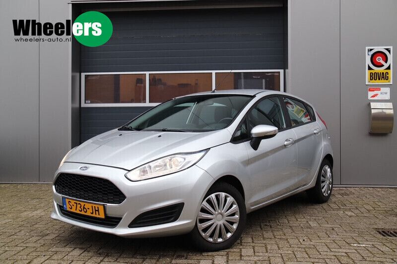 Grijs Gebruikt 2017 Ford Fiesta Style Hatchback | € 8.995 (Eerlijke prijs) - Afbeelding 1/4