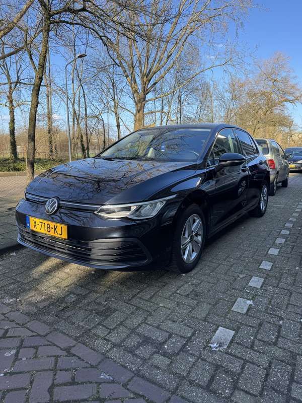 Zwart Gebruikt 2022 VW Golf VIII Hatchback | € 22.000 (Super prijs) - Afbeelding 1/4