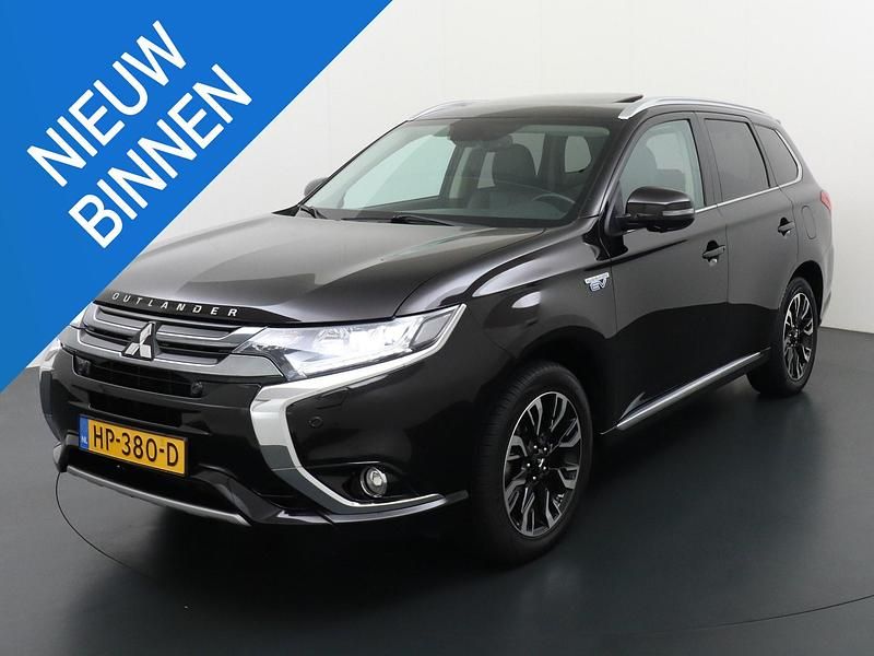 Zwart Gebruikt 2015 Mitsubishi Outlander P-HEV Instyle SUV | € 13.895 (Eerlijke prijs) - Afbeelding 1/4