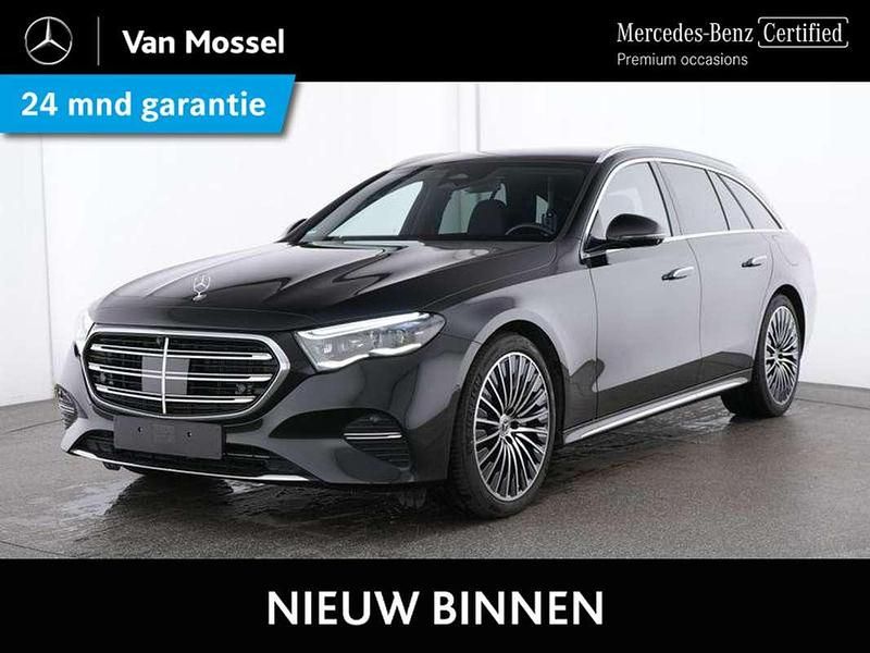 Zwart, metallic lak Gebruikt 2024 Mercedes E300 Exclusive Stationwagen | € 61.945 (Duur) - Afbeelding 1/4