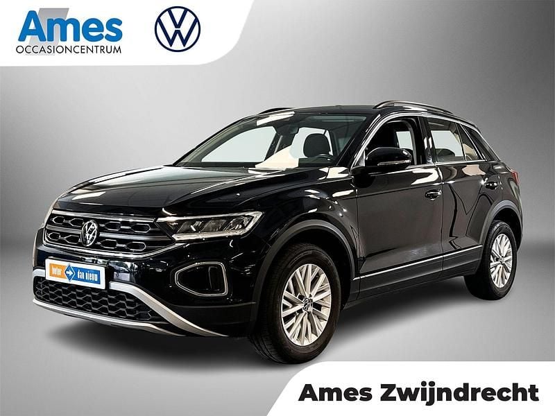Zwart Gebruikt 2022 VW T-Roc Life SUV | € 28.995 (Eerlijke prijs) - Afbeelding 1/3