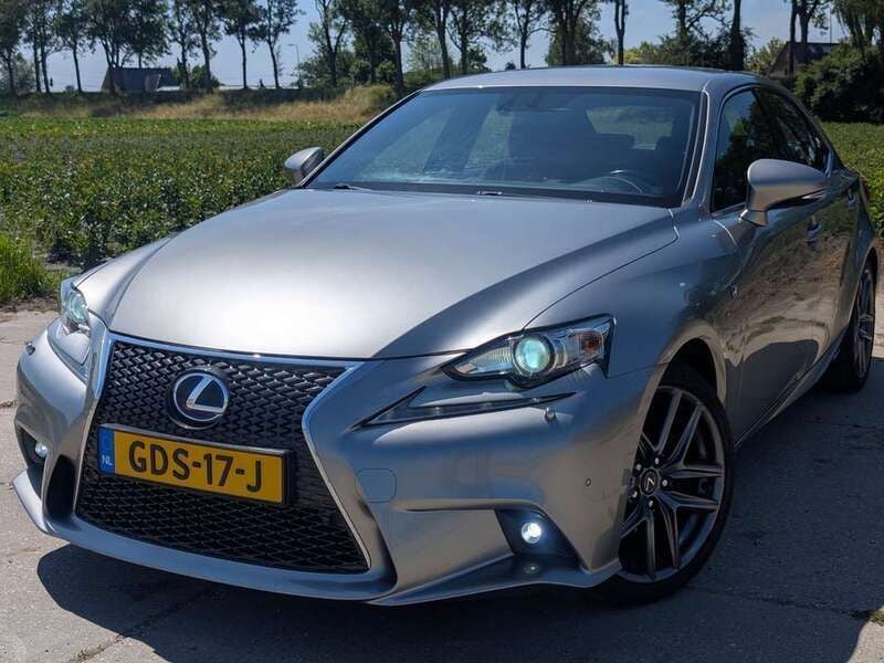 Beige Gebruikt 2015 Lexus IS300h Sport Line Sedan | € 18.000 (Goede deal) - Afbeelding 1/4
