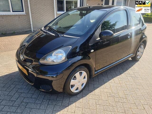 Zwart Gebruikt 2009 Toyota Aygo Comfort Hatchback | € 1.750 (Iets duurder) - Afbeelding 1/4