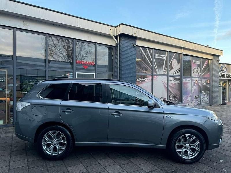 Occasion Mitsubishi Outlander P-HEV Instyle 121 PK (88 kW) 2013 Grijs SUV