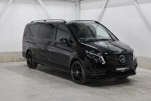 Zwart (metallic) Gebruikt 2024 Mercedes V300 Avantgarde Edition MPV | € 67.495 (Eerlijke prijs) - Afbeelding 1/4