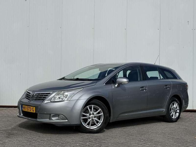 Grijs Gebruikt 2011 Toyota Avensis Business Edition Stationwagen | € 9.945 (Eerlijke prijs) - Afbeelding 1/4