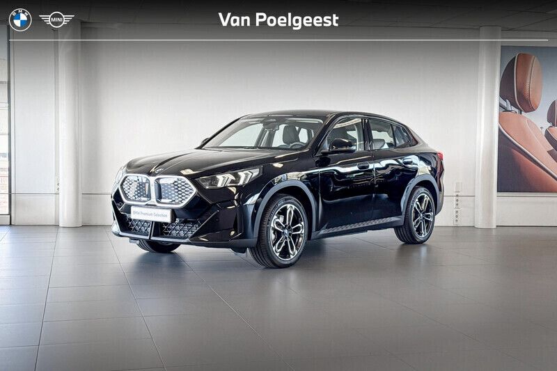 Zwart Gebruikt 2025 BMW iX2 SUV | € 49.900 - Afbeelding 1/4