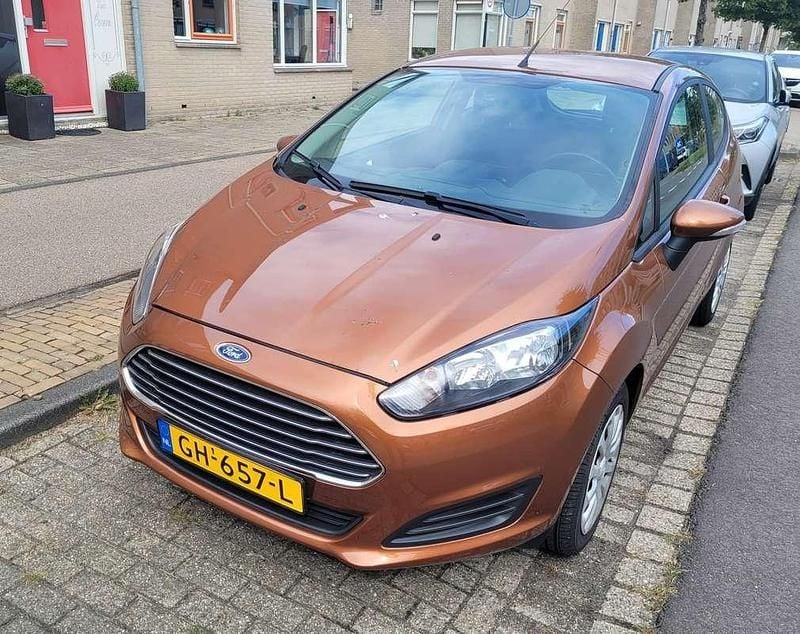 Bruin Gebruikt 2015 Ford Fiesta Style Hatchback | € 7.950 (Goede deal) - Afbeelding 1/4