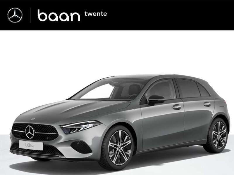 Grijs Nieuw 2024 Mercedes A250 Luxury Hatchback | € 45.880 - Afbeelding 1/4