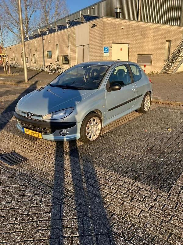 Gebruikt 2002 Peugeot 206 GTi | € 1.995 (Duur) - Afbeelding 1/4