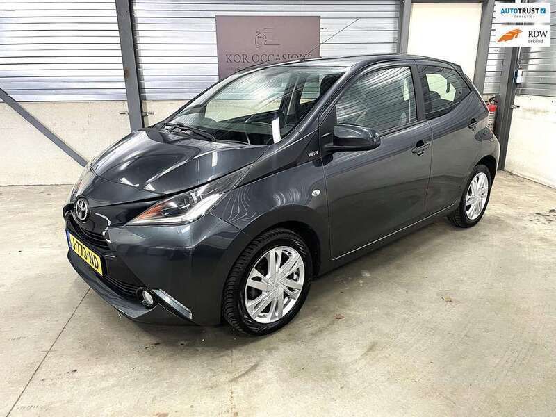Grijs Gebruikt 2015 Toyota Aygo X-cite Hatchback | € 6.750 (Eerlijke prijs) - Afbeelding 1/4