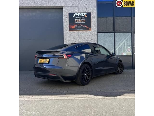 Grijs Occasion 2024 Tesla Model 3 Standard Range Sedan | € 35.890 (Eerlijke prijs) - Afbeelding 1/4