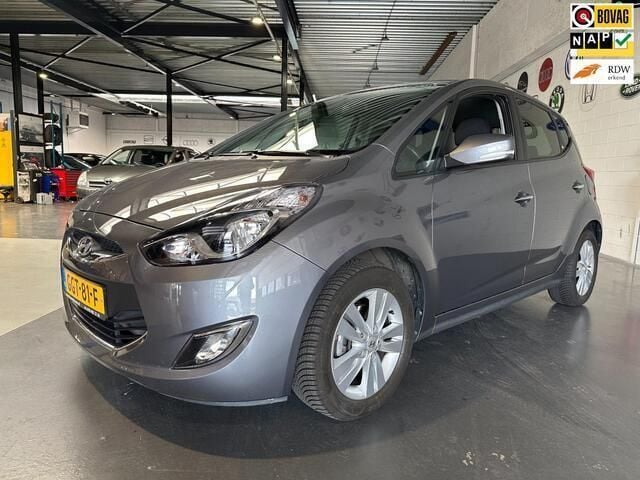 Grijs Gebruikt 2013 Hyundai ix20 MPV | € 7.499 (Goede deal) - Afbeelding 1/4