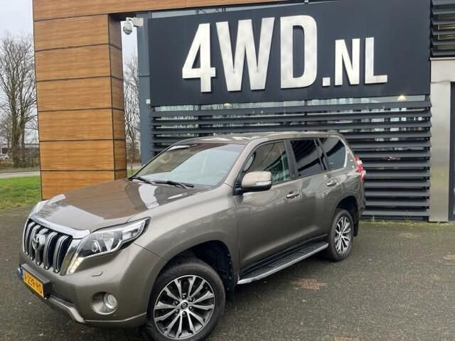 Beige Gebruikt 2017 Toyota Land Cruiser SUV | € 34.495 (Eerlijke prijs) - Afbeelding 1/4