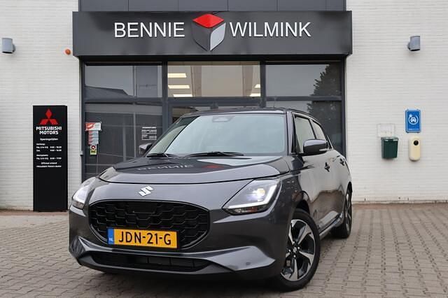 Grijs Gebruikt 2025 Suzuki Swift Style Hatchback | € 23.995 (Duur) - Afbeelding 1/4