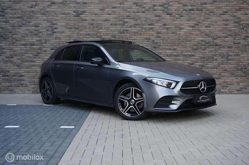 Grijs Gebruikt 2022 Mercedes A250 AMG Hatchback | € 31.495 (Eerlijke prijs) - Afbeelding 1/4