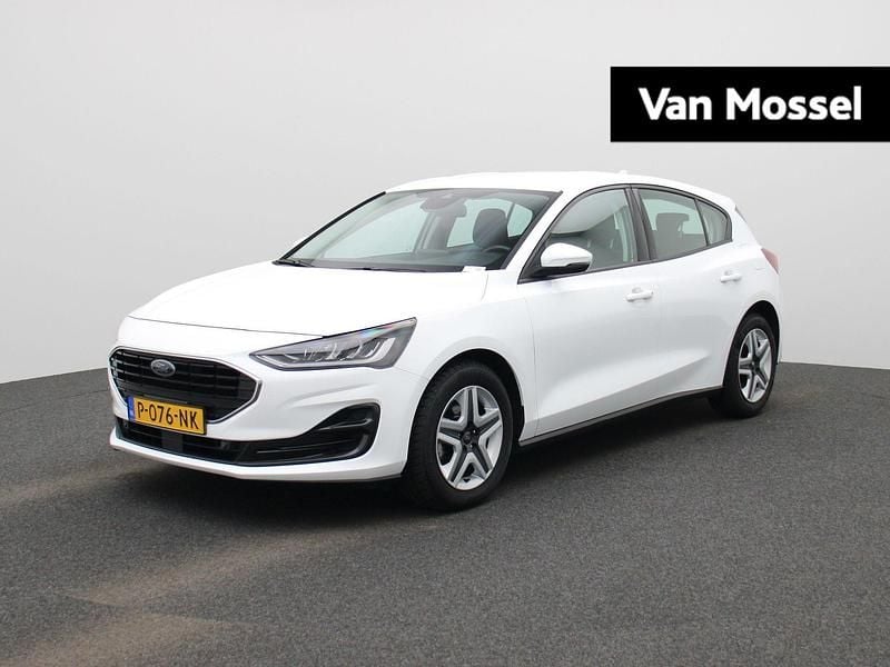 Wit Gebruikt 2022 Ford Focus Hatchback | € 13.400 (Goede deal) - Afbeelding 1/4