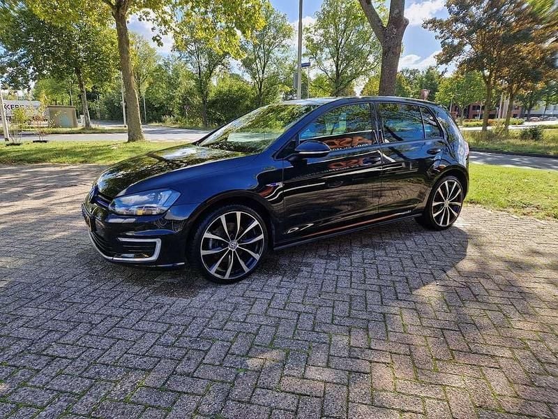 Zwart Gebruikt 2015 VW Golf VII GTE Hatchback | € 9.200 (Super prijs) - Afbeelding 1/4