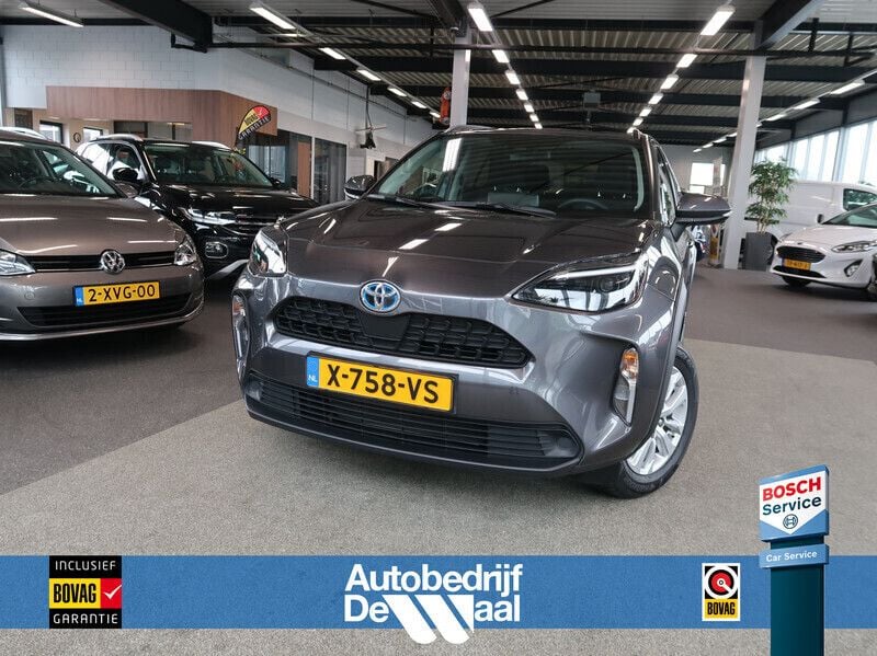 Grijs, metallic lak Gebruikt 2024 Toyota Yaris Cross Active SUV | € 28.350 (Goede deal) - Afbeelding 1/4