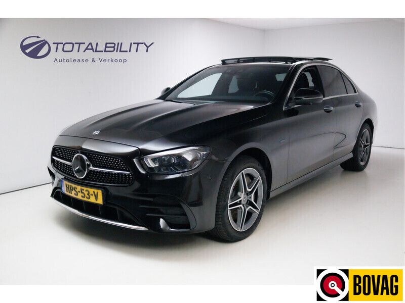 Zwart Gebruikt 2020 Mercedes E300 AMG line Sedan | € 39.950 (Goede deal) - Afbeelding 1/3