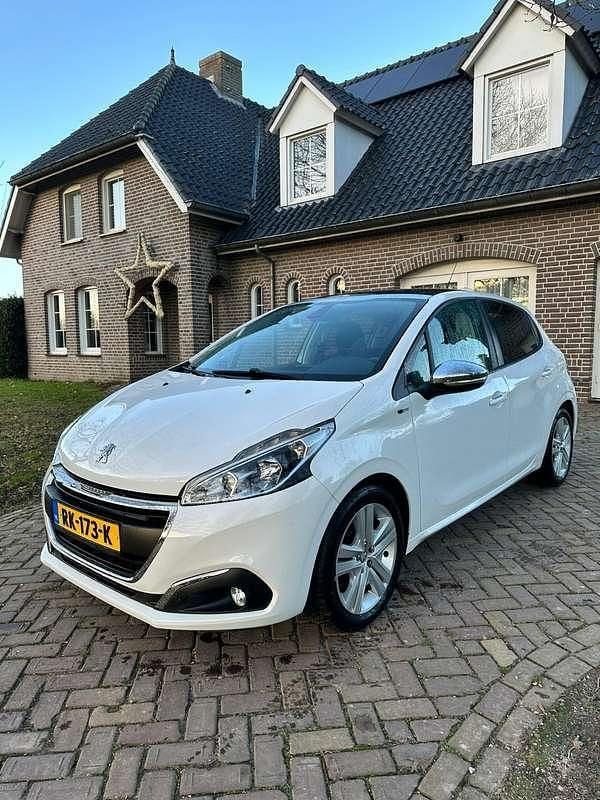 Wit Occasion 2016 Peugeot 208 Premium Hatchback | € 7.495 (Eerlijke prijs) - Afbeelding 1/4