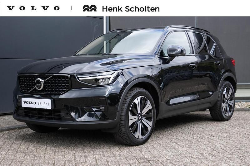 Zwart Gebruikt 2022 Volvo XC40 Inscription SUV | € 43.950 (Duur) - Afbeelding 1/4