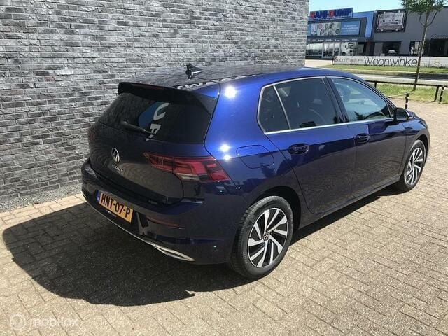 Occasion VW Golf VIII Style 150 PK (110 kW) 2022 Blauw Hatchback