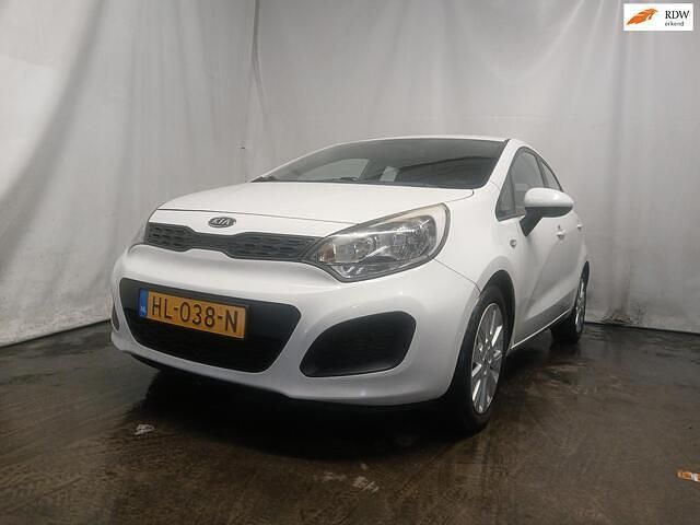 Wit Occasion 2011 Kia Rio Plus Hatchback | € 1.495 - Afbeelding 1/4