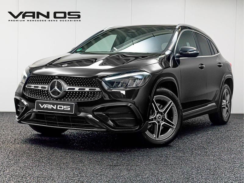 Zwart Gebruikt 2024 Mercedes GLA250 AMG line SUV | € 52.995 (Duur) - Afbeelding 1/4