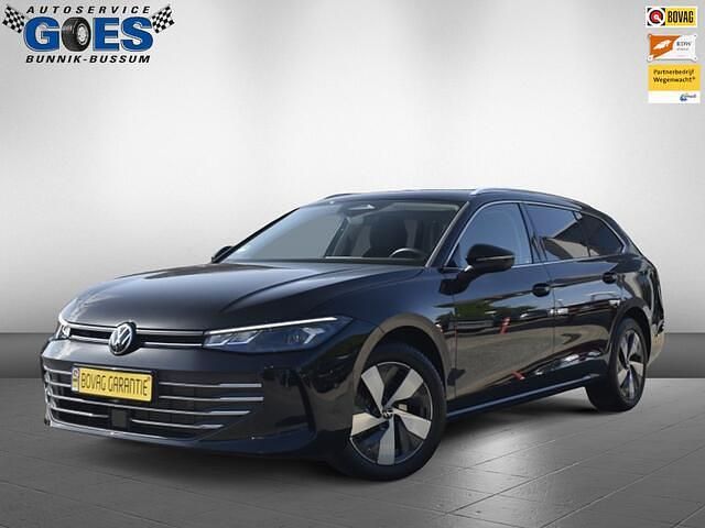 Zwart Gebruikt 2025 VW Passat Business Stationwagen | € 39.440 (Eerlijke prijs) - Afbeelding 1/4