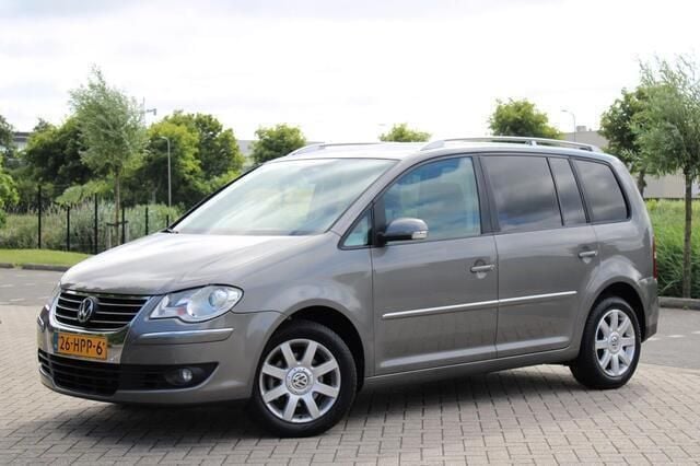 Grijs Gebruikt 2009 VW Touran Highline MPV | € 3.450 (Goede deal) - Afbeelding 1/4
