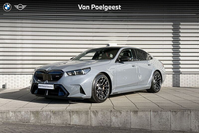 Storm bay metallic (grijs metallic) Gebruikt 2024 BMW M5 Comfort Edition Sedan | € 139.900 - Afbeelding 1/4