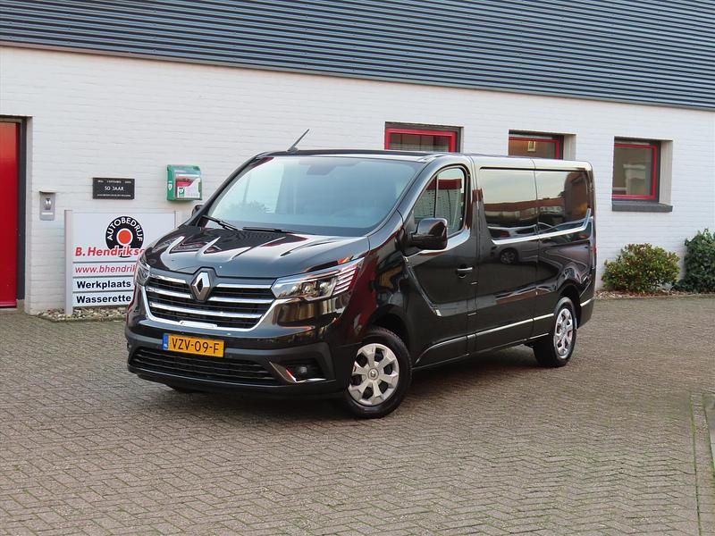 Zwart Gebruikt 2023 Renault Trafic MPV | € 26.400 (Super prijs) - Afbeelding 1/4