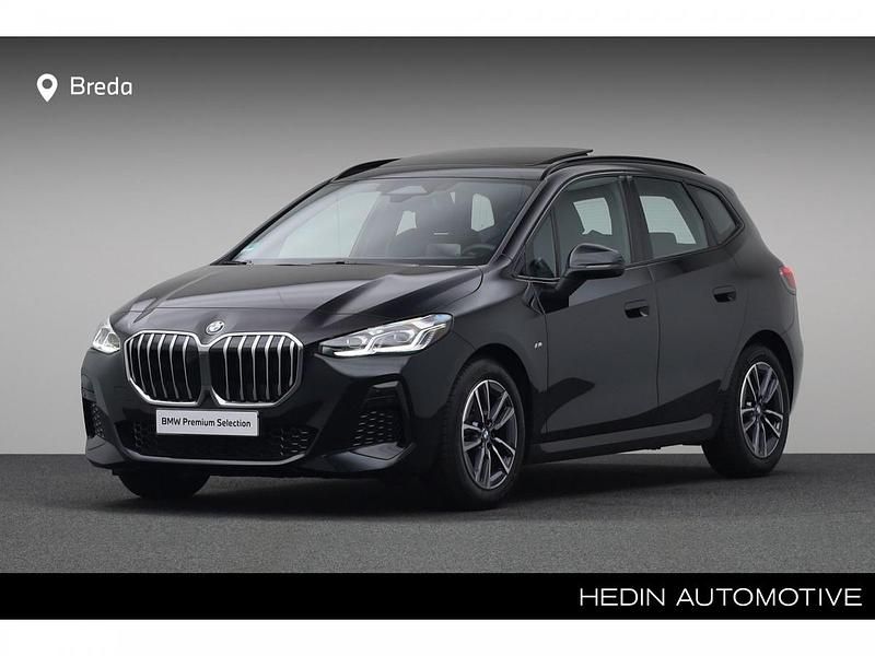 Saphirschwarz metallic (donker zwart metallic) Gebruikt 2024 BMW 223 Active Tourer Comfort Edition MPV | € 48.880 - Afbeelding 1/4