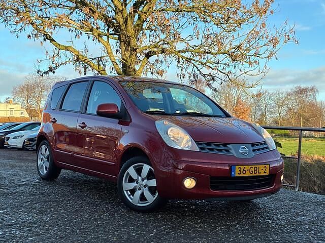 Rood Occasion 2008 Nissan Note MPV | € 2.975 (Eerlijke prijs) - Afbeelding 1/4
