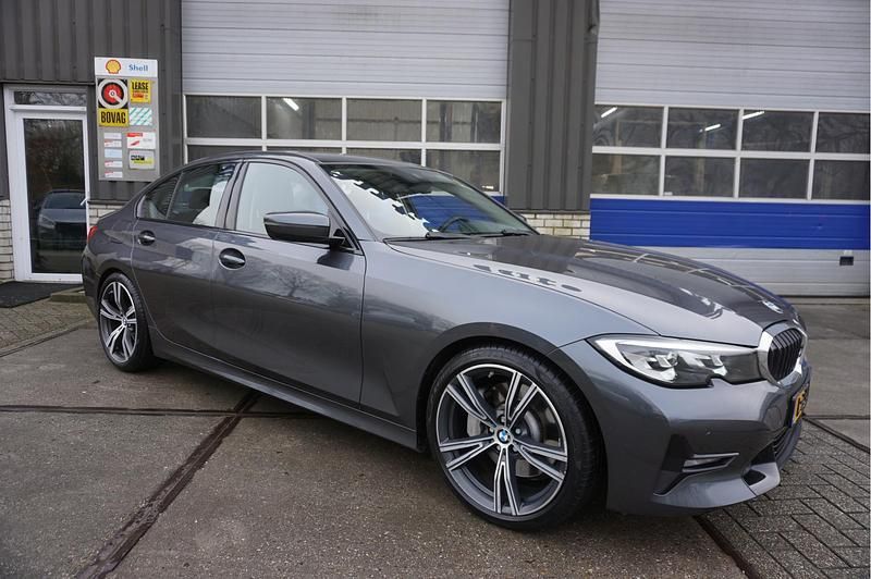 Grijs Gebruikt 2019 BMW 330 Executive Sedan | € 28.500 (Eerlijke prijs) - Afbeelding 1/4