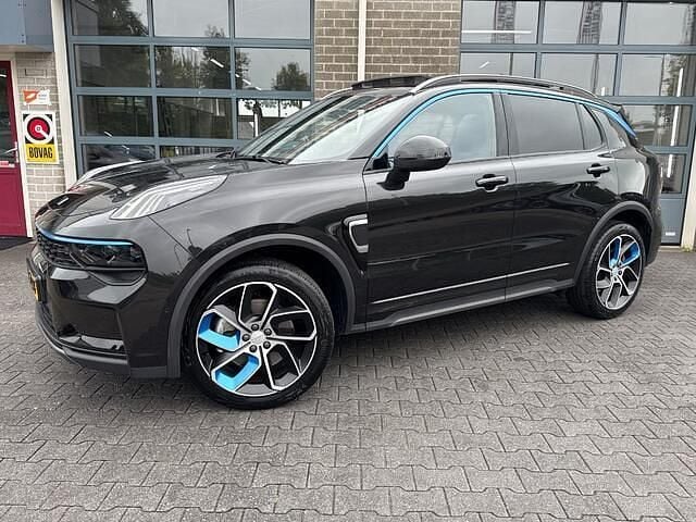 Zwart, metallic lak Gebruikt 2023 Lynk & Co 01 SUV | € 29.850 (Eerlijke prijs) - Afbeelding 1/4