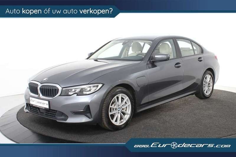 Grijs, metallic lak Gebruikt 2019 BMW 330 Performance Sedan | € 25.400 (Super prijs) - Afbeelding 1/4