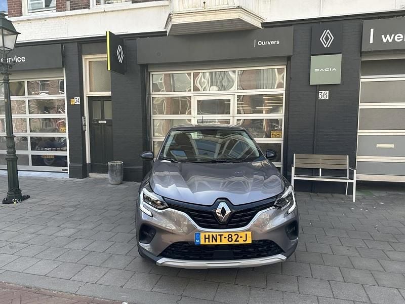 Grijs, metallic lak Gebruikt 2022 Renault Captur SUV | € 23.450 (Eerlijke prijs) - Afbeelding 1/4