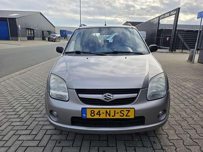 Grijs Gebruikt 2003 Suzuki Ignis GLS Hatchback | € 1.500 (Eerlijke prijs) - Afbeelding 1/4