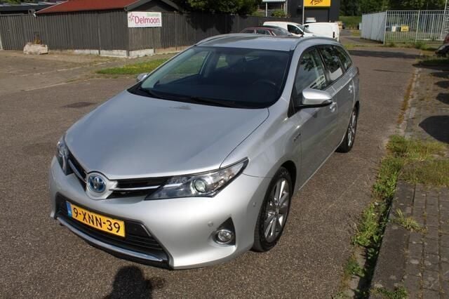 Grijs Gebruikt 2013 Toyota Auris Executive Hatchback | € 9.750 (Eerlijke prijs) - Afbeelding 1/4