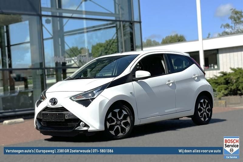 Wit Gebruikt 2021 Toyota Aygo X-clusiv Hatchback | € 14.950 (Eerlijke prijs) - Afbeelding 1/4