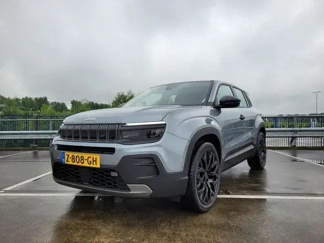 Grijs Nieuw 2024 Jeep Avenger EV SUV | € 37.450 (Duur) - Afbeelding 1/4