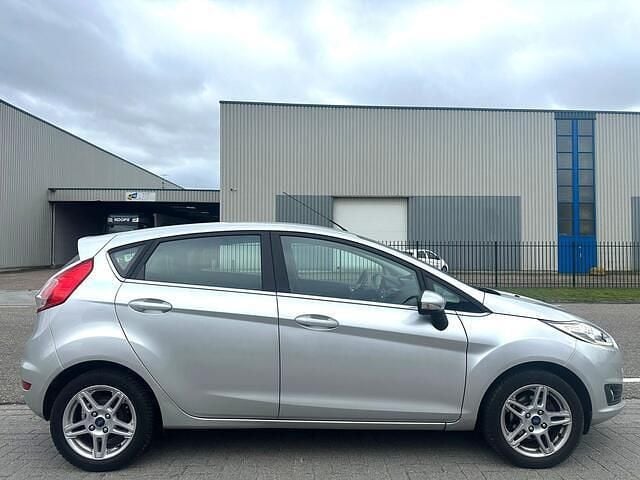Occasion Ford Fiesta Titanium 101 PK (74 kW) 2013 Grijs Hatchback