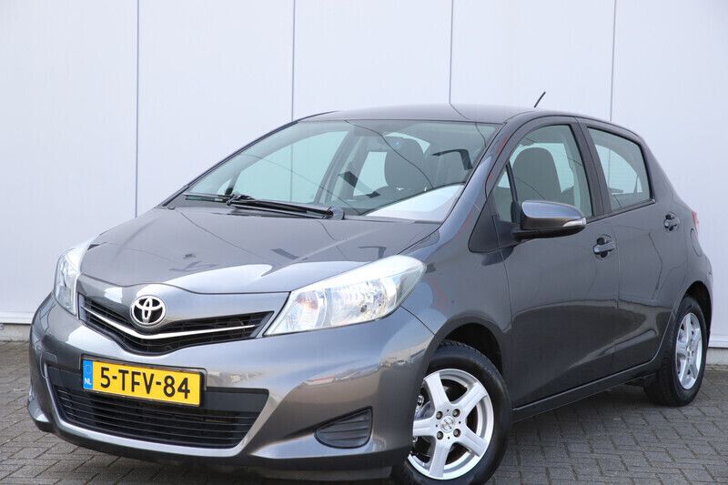 Grijs Gebruikt 2014 Toyota Yaris Hatchback | € 9.450 (Eerlijke prijs) - Afbeelding 1/4