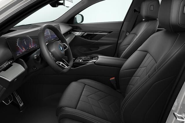 Nieuw BMW 530e M Sport 299 PK (219 kW) 2025 Grijs Sedan